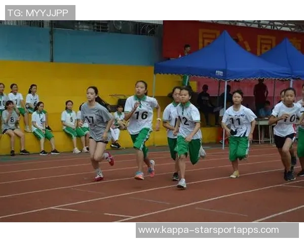 旧宫一小足球队奋勇拼搏展现青春风采助力校园体育文化发展 旧宫一小足球队奋勇拼搏展现青春风采助力校园体育文化发展