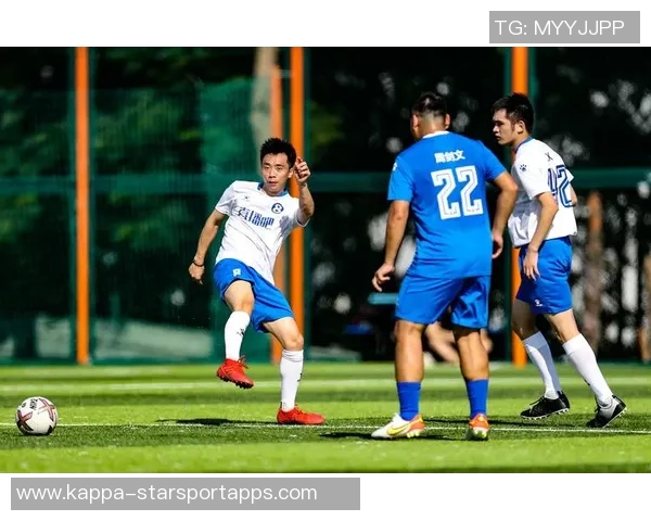 重庆业余足球吧热情四溢球迷齐聚共话足球梦想与激情